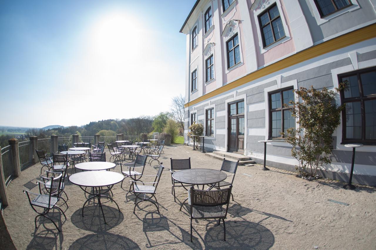 Hotel Schloss Leitheim Екстериор снимка