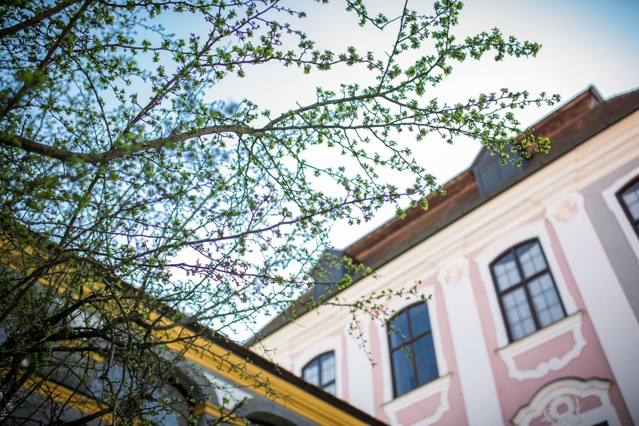 Hotel Schloss Leitheim Екстериор снимка