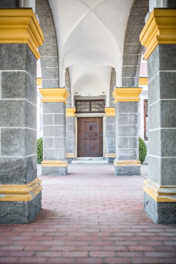Hotel Schloss Leitheim Екстериор снимка