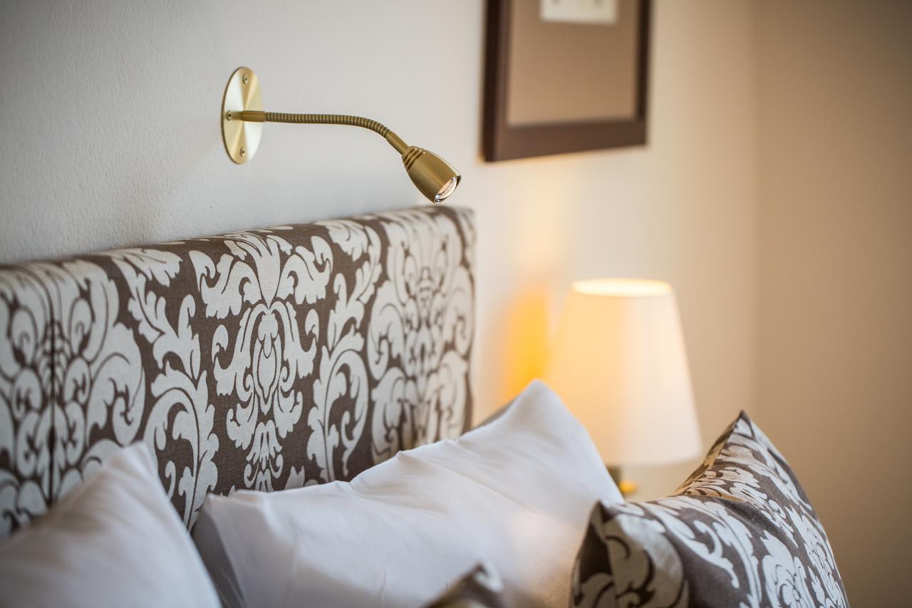 Hotel Schloss Leitheim Екстериор снимка