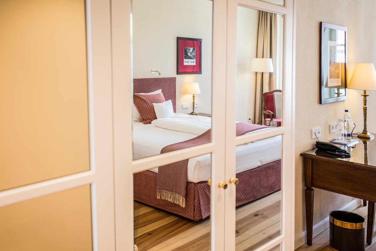 Hotel Schloss Leitheim Екстериор снимка