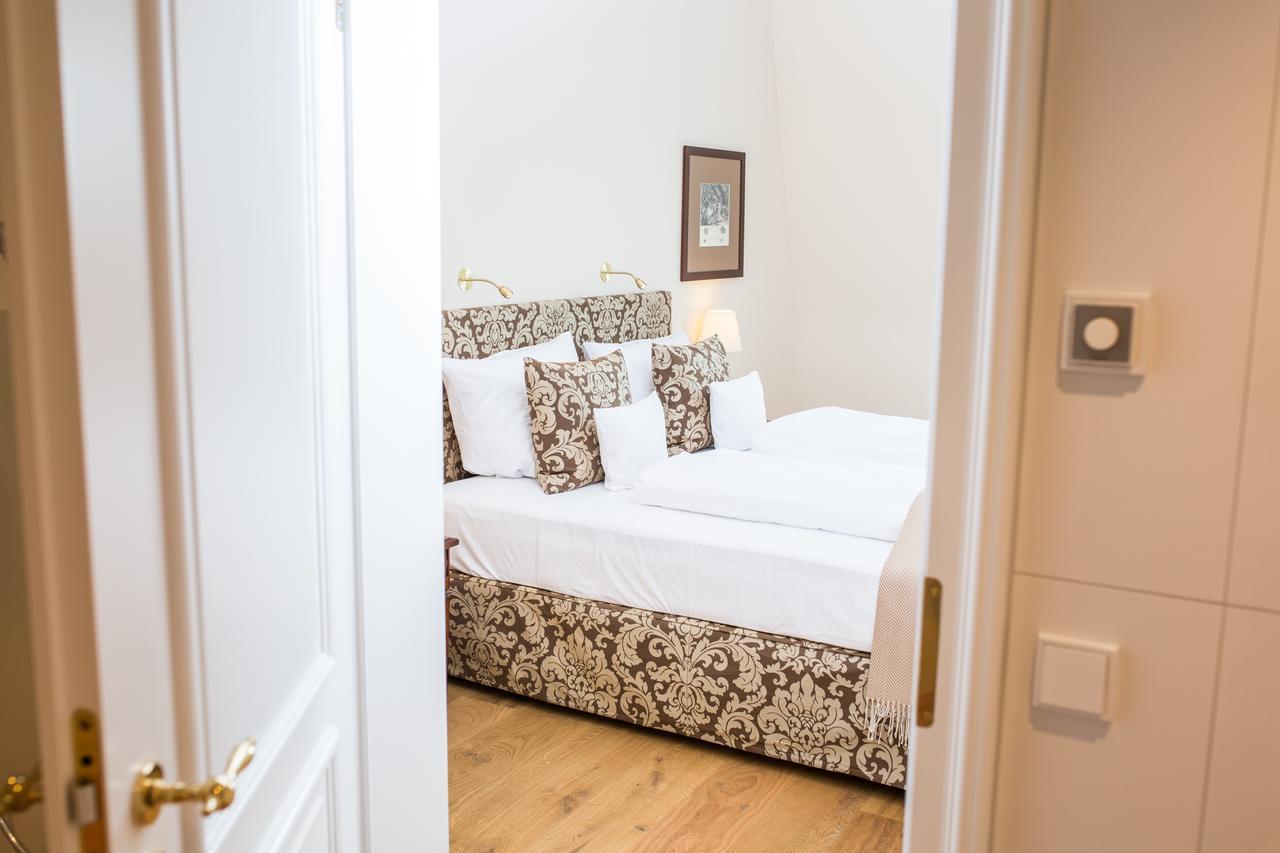 Hotel Schloss Leitheim Екстериор снимка