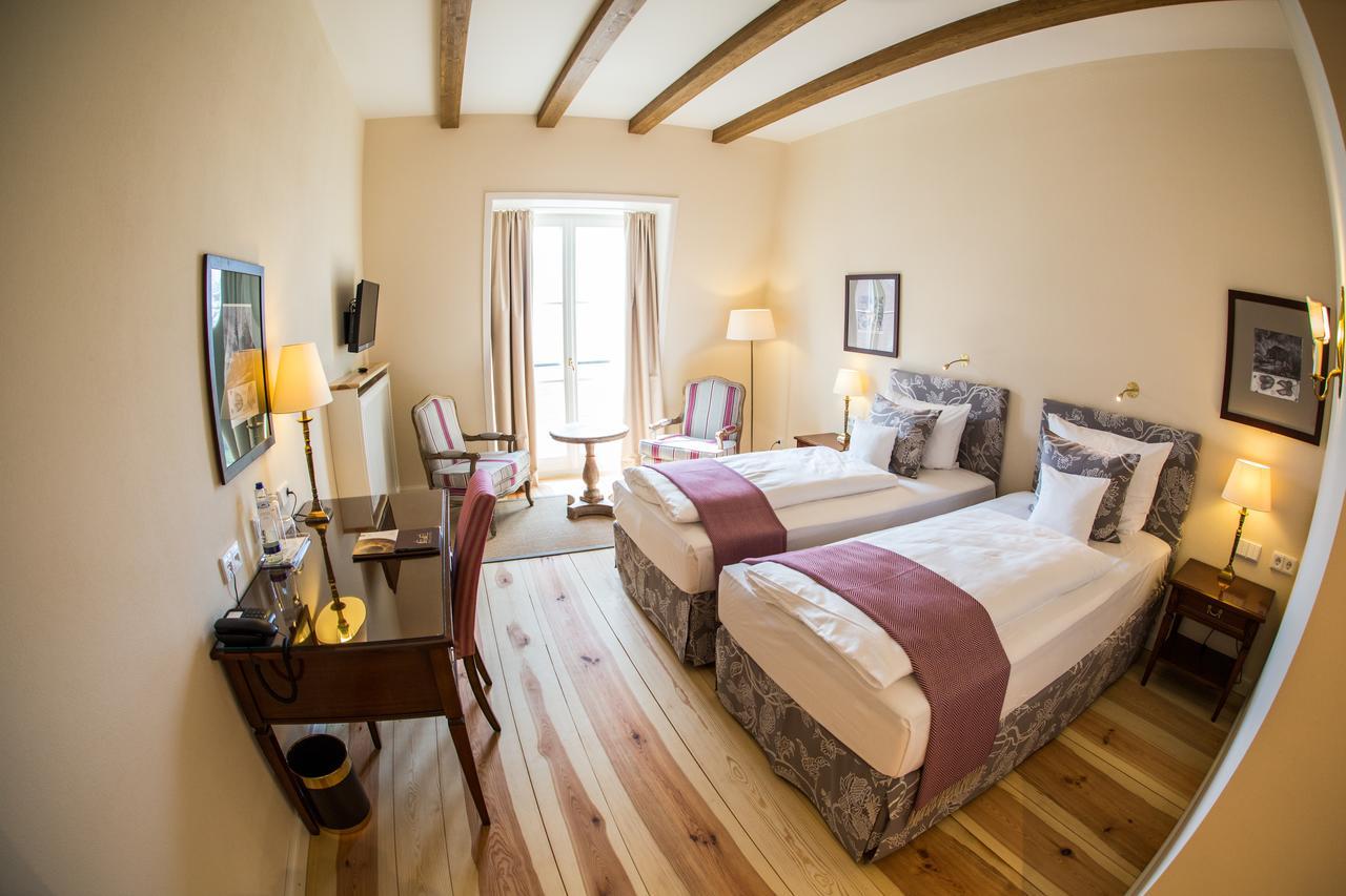 Hotel Schloss Leitheim Екстериор снимка