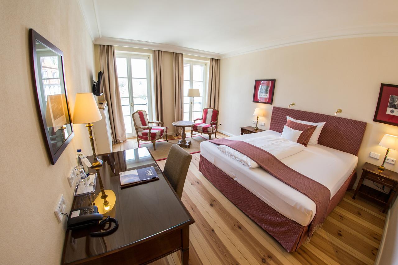 Hotel Schloss Leitheim Екстериор снимка