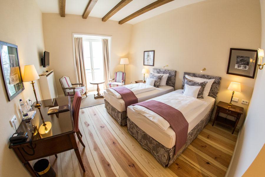 Hotel Schloss Leitheim Стая снимка